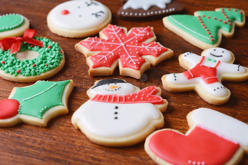 Schließen Sie herauf Ansicht von bunten Weihnachtsplätzchen lizenzfreies stockbild Schließen Sie herauf Ansicht von bunten Weihnachtsplätzchen lizenzfreies stockbild