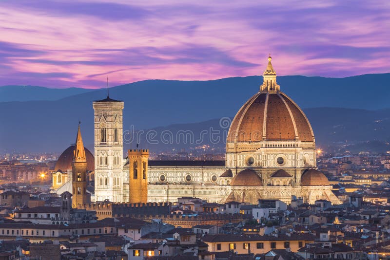 Schließen Sie herauf Ansicht von Duomo in Florenz, Italien lizenzfreies stockfoto Schließen Sie herauf Ansicht von Duomo in Florenz, Italien lizenzfreies stockfoto
