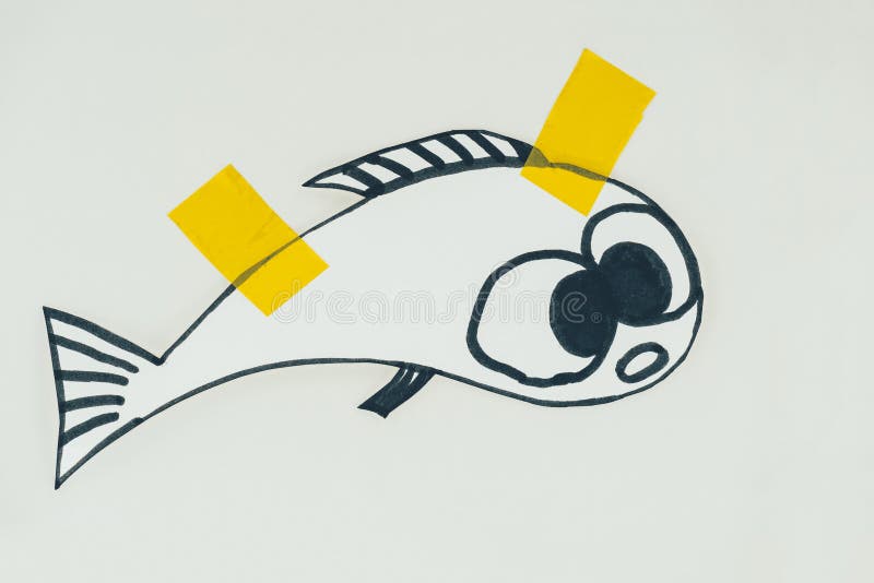 schließen Sie herauf Ansicht von Hand gezeichneten Fischen mit den Klebebänden, die auf Grau, Aprilscherztagesfeiertagskonzept lo lizenzfreie stockfotografie schließen Sie herauf Ansicht von Hand gezeichneten Fischen mit den Klebebänden, die auf Grau, Aprilscherztagesfeiertagskonzept lo lizenzfreie stockfotografie
