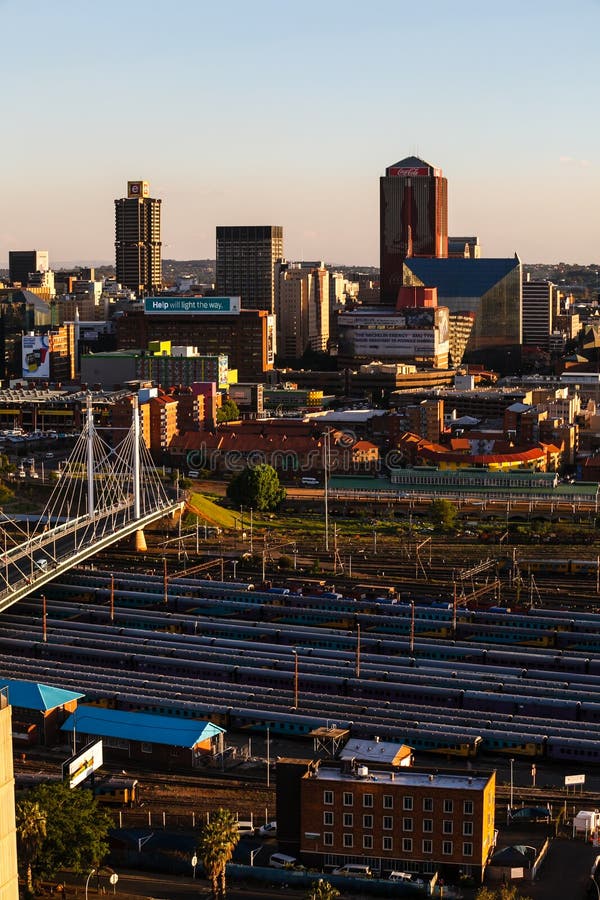 Schließen Sie herauf Detail von Wolkenkratzern in im Stadtzentrum gelegenem Johannesburg lizenzfreie stockbilder Schließen Sie herauf Detail von Wolkenkratzern in im Stadtzentrum gelegenem Johannesburg lizenzfreie stockbilder