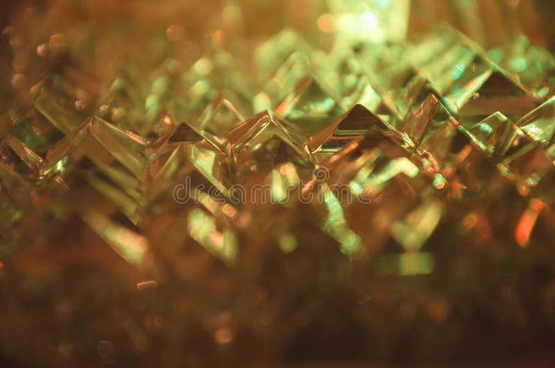 Schließen Sie oben vom geschliffenen Kristall im mysteriösen Warnsignal lizenzfreies stockbild Schließen Sie oben vom geschliffenen Kristall im mysteriösen Warnsignal lizenzfreies stockbild