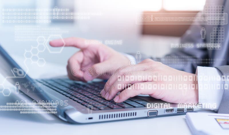 Schließen Sie oben vom Geschäftsmann, der auf Laptop-Computer mit technolo schreibt stockbilder Schließen Sie oben vom Geschäftsmann, der auf Laptop-Computer mit technolo schreibt stockbilder