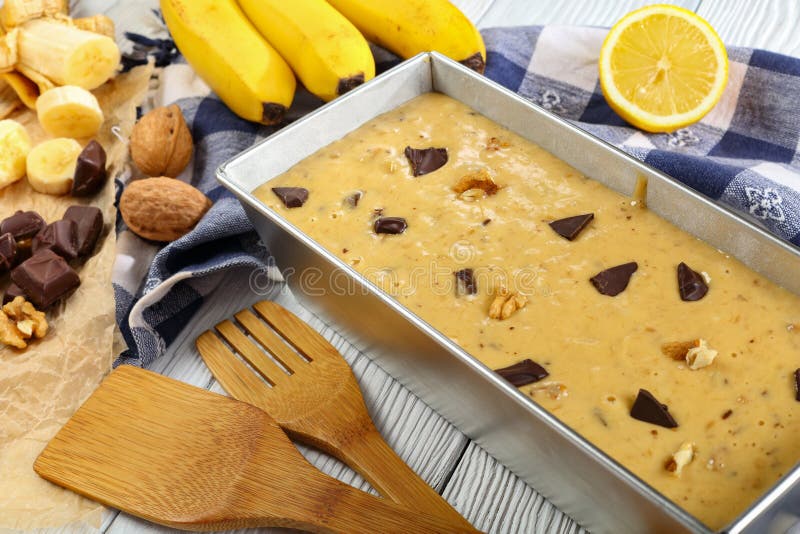 Schließen Sie oben von ungekochtem Bananenkuchen stockbild Schließen Sie oben von ungekochtem Bananenkuchen stockbild