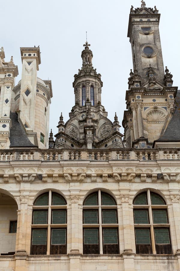 Schloss von Chambord stockbild. Bild von adel, dach, grenzstein 36112497