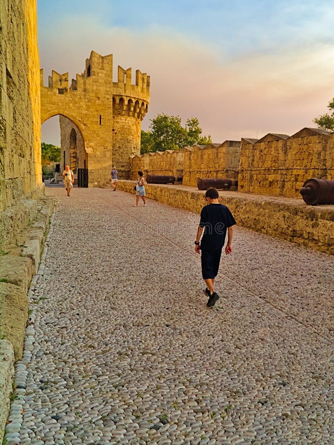 Schlosstor in der alten Stadt Rhodos-Insel lizenzfreie stockfotos Schlosstor in der alten Stadt Rhodos-Insel lizenzfreie stockfotos