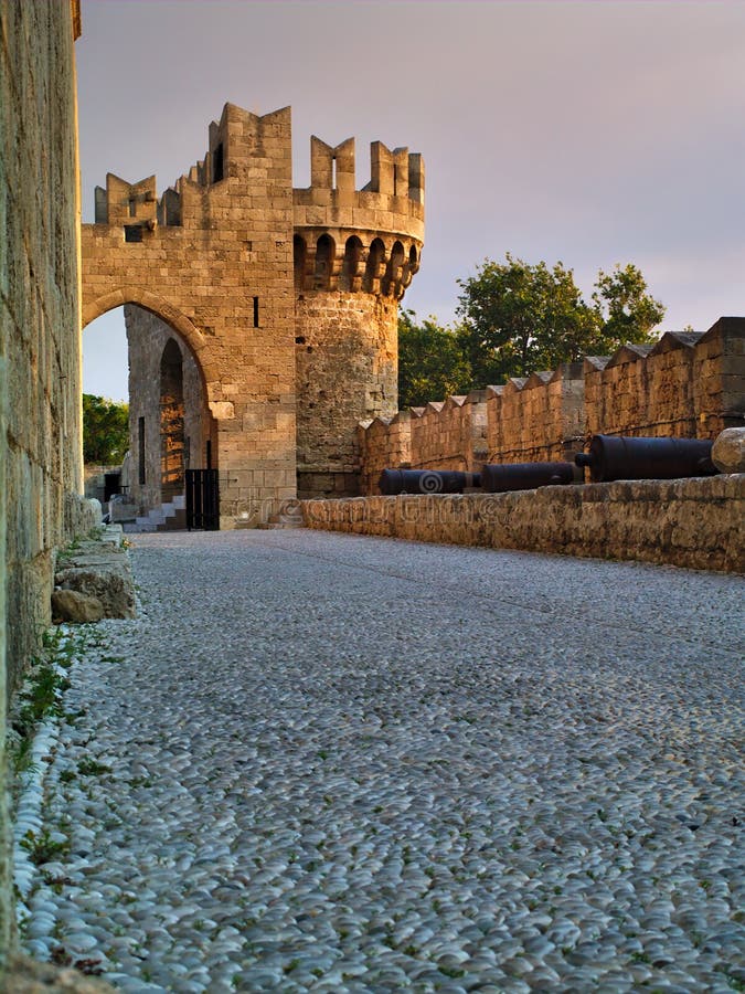 Schlosstor in der alten Stadt Rhodos-Insel lizenzfreies stockfoto Schlosstor in der alten Stadt Rhodos-Insel lizenzfreies stockfoto