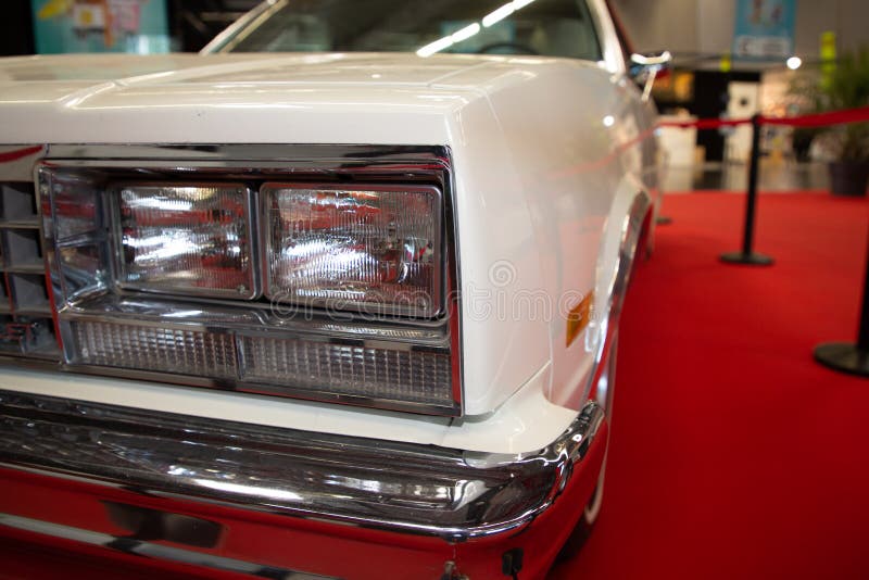 Schlusslichter des Retroautos stockbilder