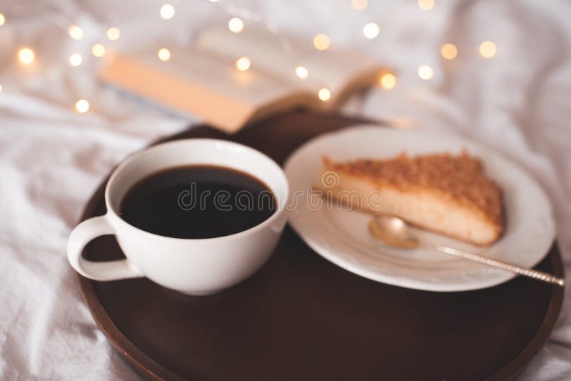 Schmackhafte Frühstück mit Kaffee und Kuchen