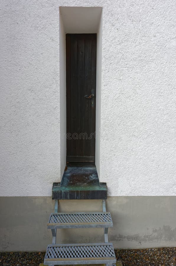 Schmale Einstiegstür stockfotografie Schmale Einstiegstür stockfotografie