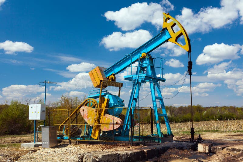 Extraktion Der Pumpjack-Öl-Pumpe Fracking-Ausrüstungs-natürlichen Ressource  Stockbild - Bild von industrie, geschäft: 109162657