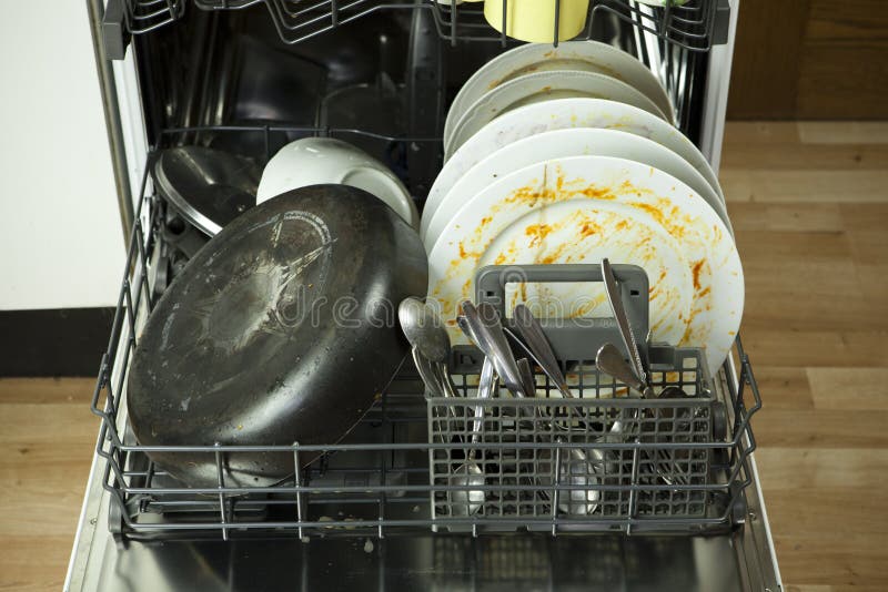Schmutziger Dishware in der Spülmaschine