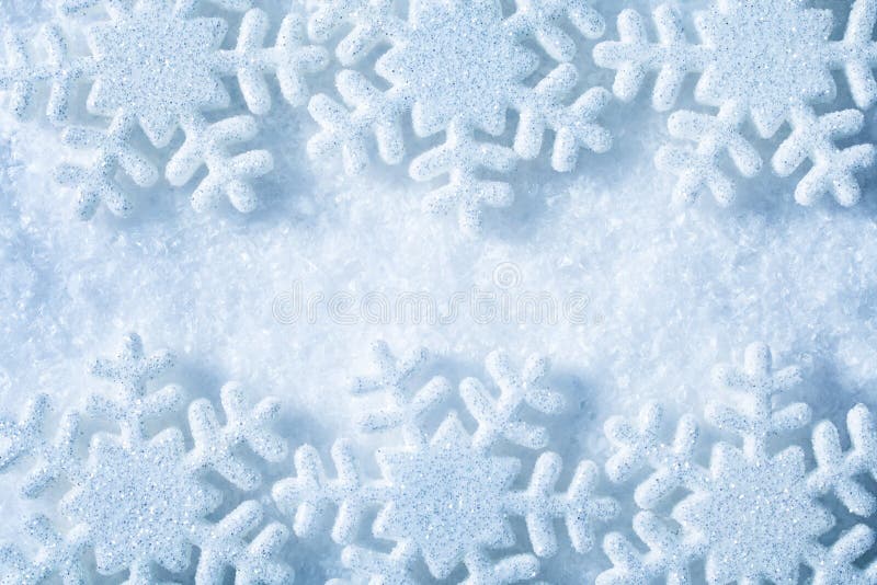 Schnee blättert Rahmen, blauer Schneeflocken-Dekorations-Hintergrund, Winter ab