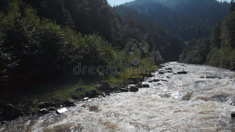 Gefahrliche Stromschnellen Die Uber Rand In Wasserfall Fallen Stockbild Bild Von Beliebt Landschaft 151347815