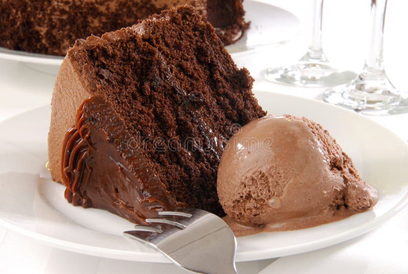 Schokoladenkuchen und Eiscreme