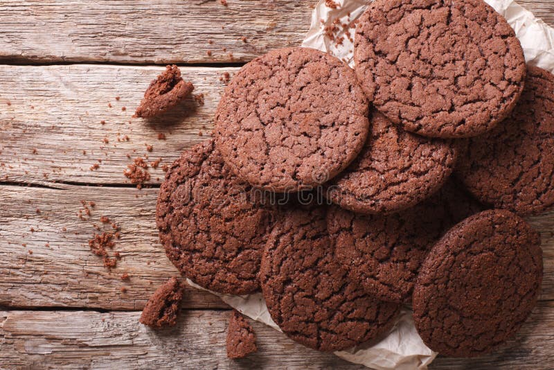 Schokoladenlebkuchen Auf Dem Papier Horizontale Draufsicht Stockfoto ...