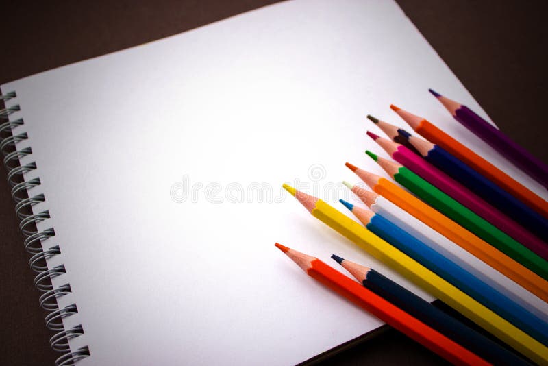 https://thumbs.dreamstime.com/b/school-notebook-art-sketchpad-colored-pencils-brown-background-183787773.jpg