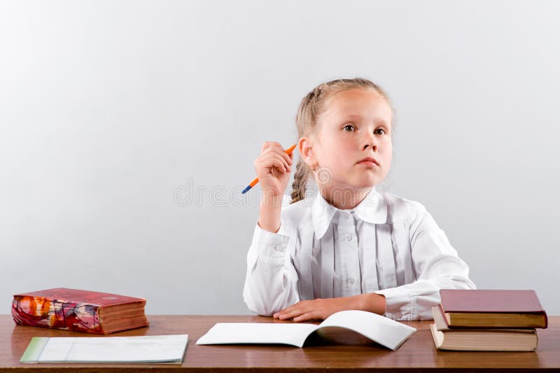 Difficult tasks. Ученица думает. Девочка думает над уроками. Школьник думает Сток.