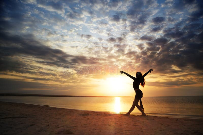 Schoonheid en zonsondergang stock afbeelding