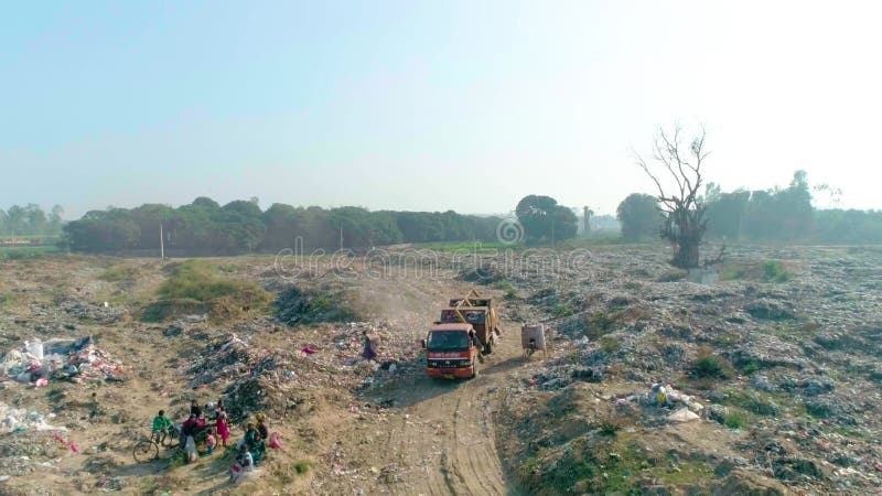 Schot in de installatie voor het beheer van vaste afvalstoffen haridwar uttarakhand india.