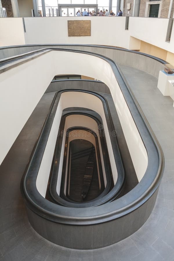 Schraubenartige Rampe innerhalb Vatikan-Museen Hohe Winkelsicht stockbilder Schraubenartige Rampe innerhalb Vatikan-Museen Hohe Winkelsicht stockbilder