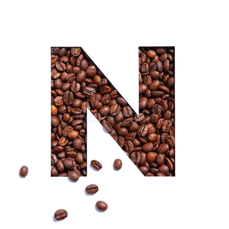 Schreiben N des englischen Alphabet von den Kaffeebohnen und Papierschnitt isoliert auf Weiß. Schriftbild für Speicher