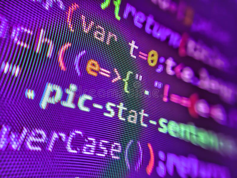 Schreiben von Programmiercode auf Laptop. einfache Website HTML-Code mit farbigen Tags im Browser. Variablen zu JavaScript-Funktio lizenzfreie stockbilder