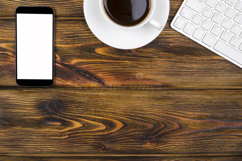 Schreibtisch mit Kopien-Raum Digital-Geräte drahtlose Tastatur, Maus und Tablet-Computer mit leerem Schirm auf gebranntem Holztis stockbilder Schreibtisch mit Kopien-Raum Digital-Geräte drahtlose Tastatur, Maus und Tablet-Computer mit leerem Schirm auf gebranntem Holztis stockbilder
