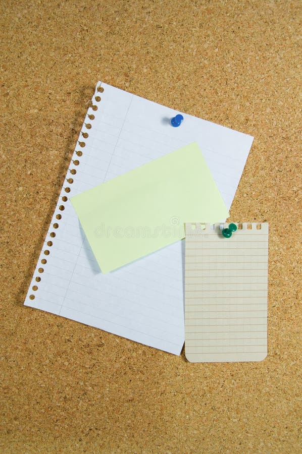 Notitieblok op het prikbord royalty-vrije stock foto