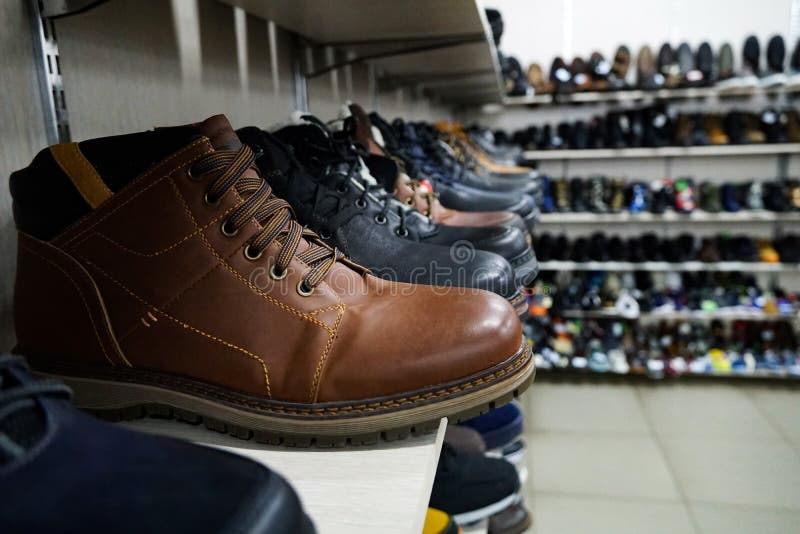 Schuhladen des großen Sortiments lizenzfreie stockbilder