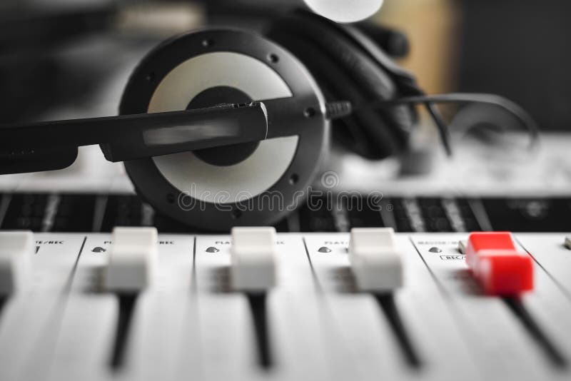 Volume van de fader van een digitale mixer stock afbeeldingen