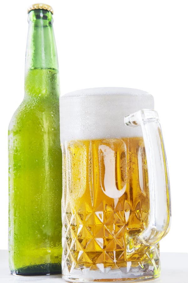 Schuimend bier in de glazen en de fles royalty-vrije stock afbeelding Schuimend bier in de glazen en de fles royalty-vrije stock afbeelding