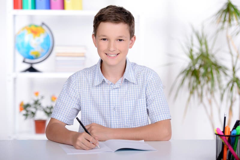 Schulkinder stockbild. Bild von kunst, grundlegend, farben - 41366973