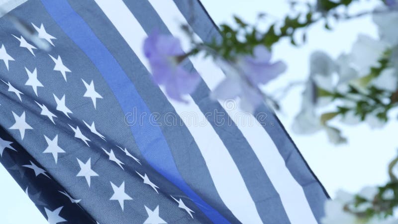 Schwarz weiß amerikanisch monochrom Flagge mit blauen Streifen oder Linie Polizei Unterstützung.