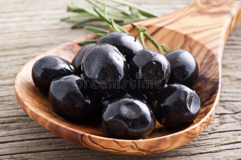 Schwarze Oliven lizenzfreie stockfotografie