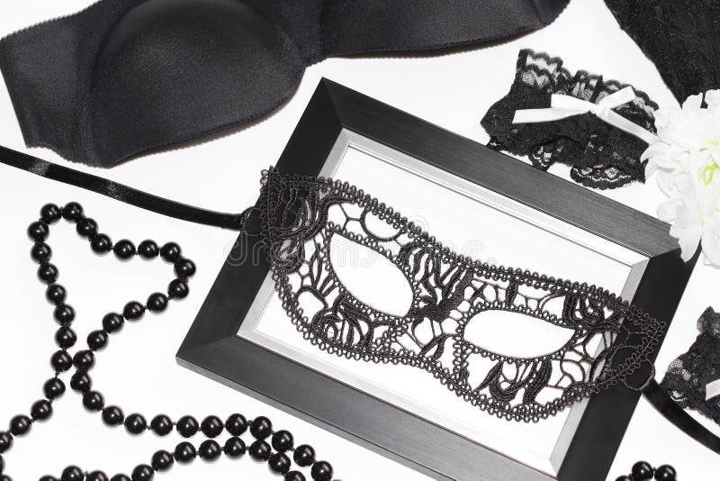 Schwarze sexy Spitzemaske f?r Frauen Flache Lage lizenzfreies stockfoto Schwarze sexy Spitzemaske f?r Frauen Flache Lage lizenzfreies stockfoto