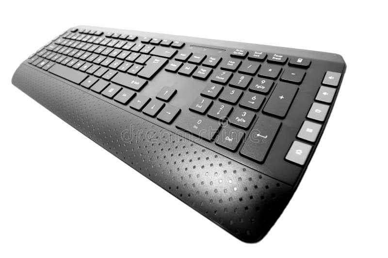 Schwarze Tastatur. Nahaufnahme einer drahtlosen schwarzen Tastatur eines Personalcomputers