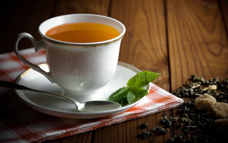 Schwarzer Tee ist ein heißes Getränk lizenzfreie stockbilder