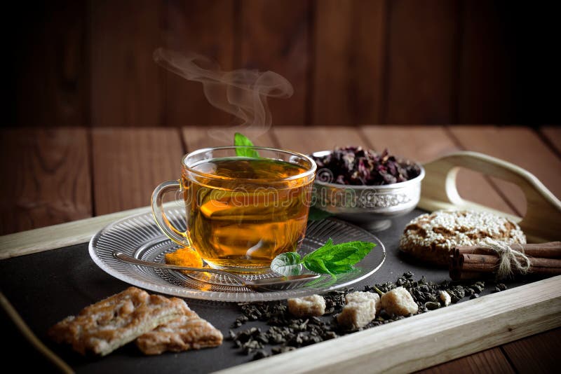 Schwarzer Tee ist ein heißes Getränk lizenzfreies stockbild