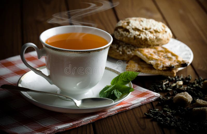 Schwarzer Tee ist ein heißes Getränk lizenzfreie stockfotografie