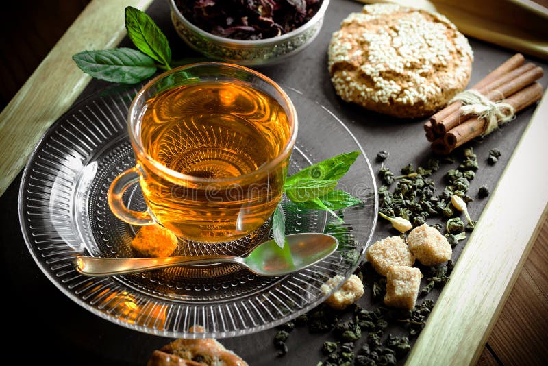 Schwarzer Tee ist ein heißes Getränk lizenzfreie stockfotografie