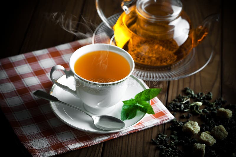 Schwarzer Tee ist ein heißes Getränk lizenzfreies stockbild