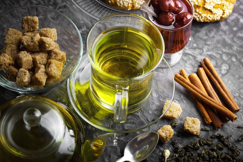 Schwarzer Tee ist ein heißes Getränk lizenzfreie stockfotografie