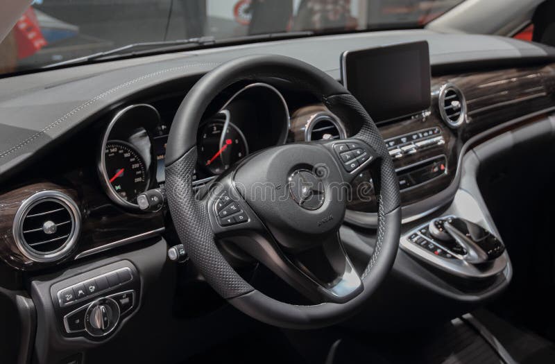 Schweiz; Genève; Mars 8, 2018; Mercedes-Benz Marco Polo HOR royaltyfri foto Schweiz; Genève; Mars 8, 2018; Mercedes-Benz Marco Polo HOR royaltyfri foto
