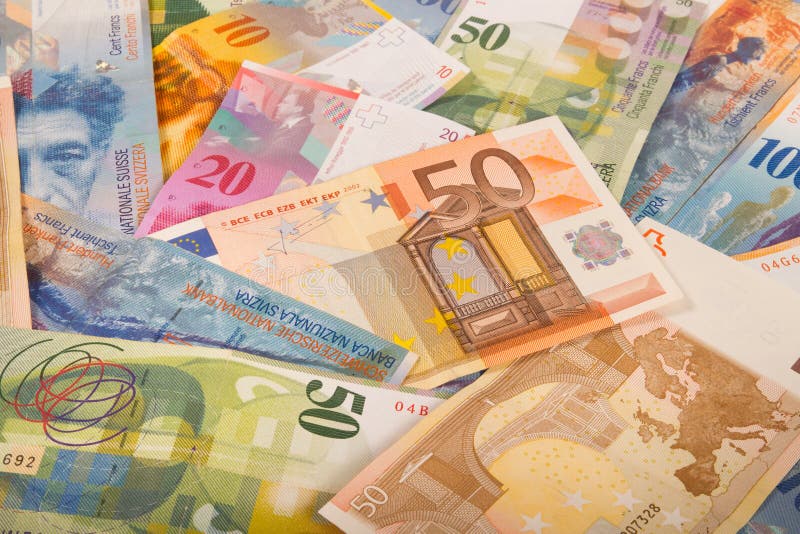 Schweizer Franken und Eurobanknoten lizenzfreie stockfotos Schweizer Franken und Eurobanknoten lizenzfreie stockfotos
