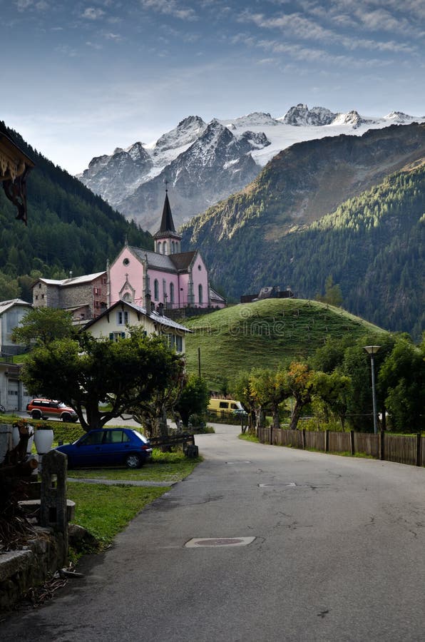Schweizisk alpin by arkivfoton Schweizisk alpin by arkivfoton