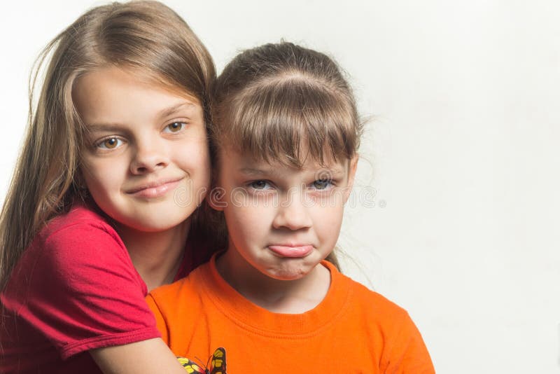 Zwei Schwestern Nehmen Bruder Durch Zwei Schwestern Nehmen Bruder Durch