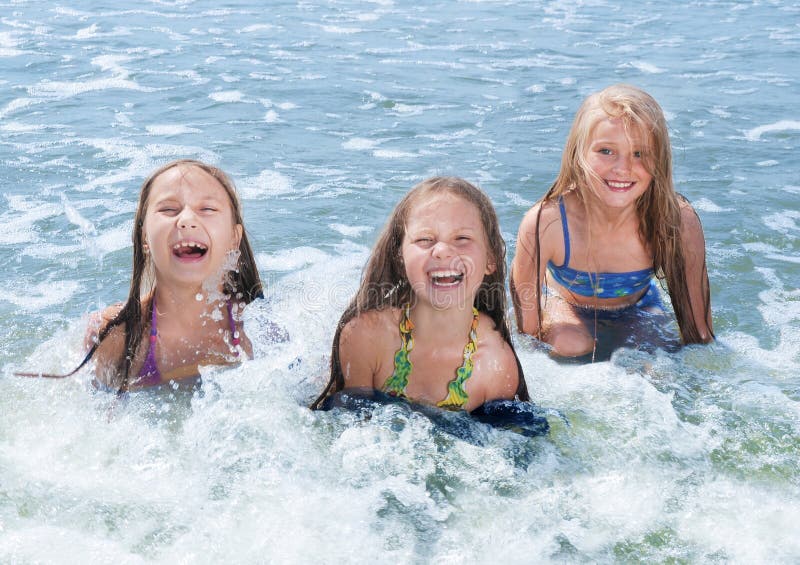 Schwimmenkinder lizenzfreie stockbilder