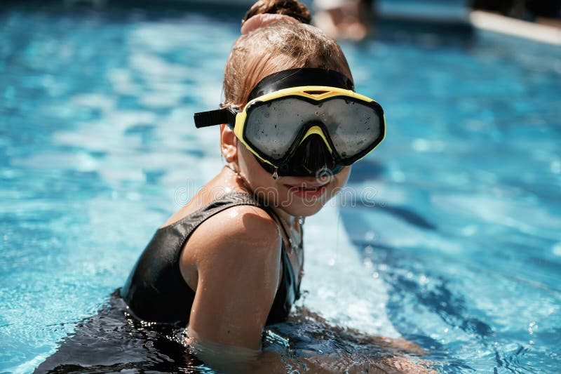 In Schwimmmaske. stockfotos