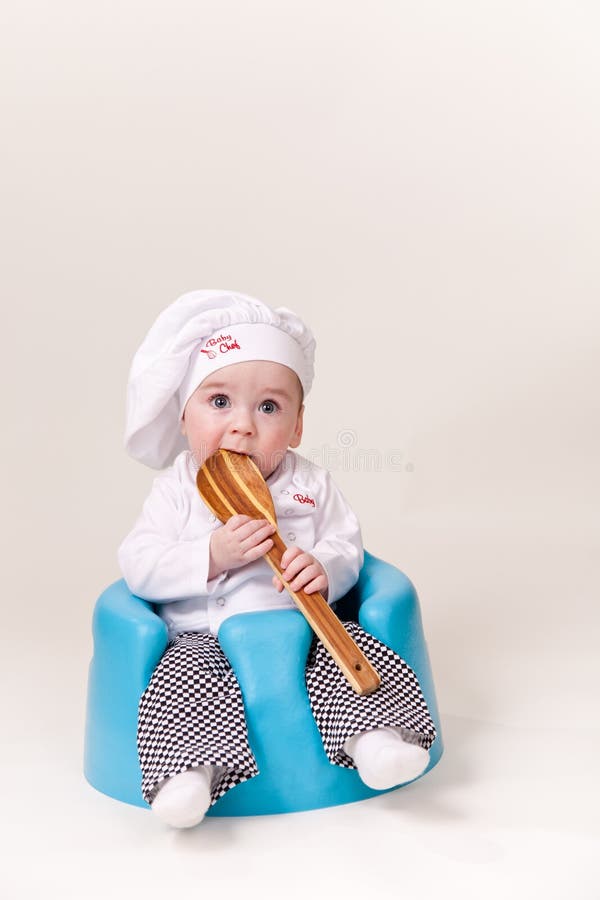 Schätzchen in einer Chef Ausstattung lizenzfreies stockfoto Schätzchen in einer Chef Ausstattung lizenzfreies stockfoto