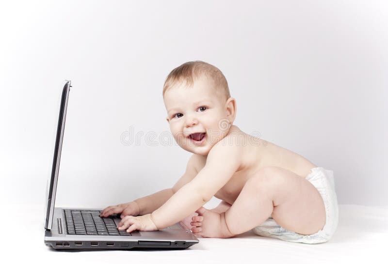 Schätzchen mit Laptop stockbilder Schätzchen mit Laptop stockbilder